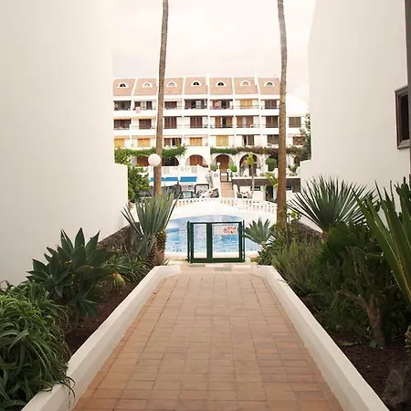 2 Min Walk To - Private Solarium *