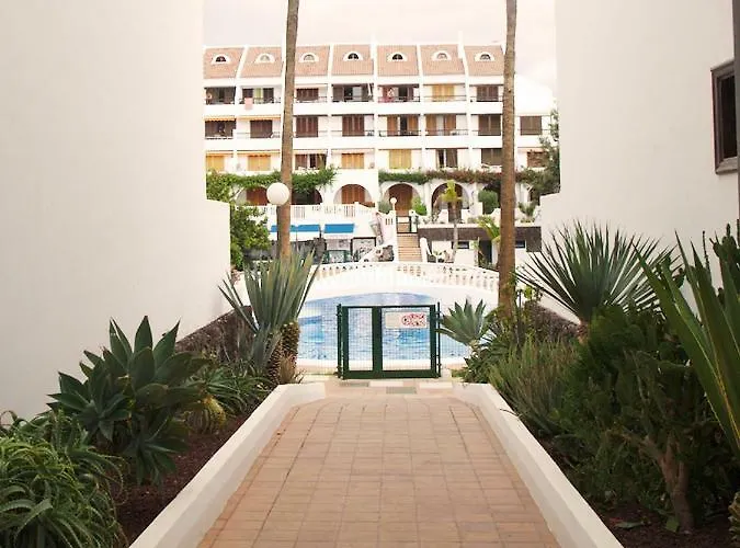 2 Min Walk To - Private Solarium *