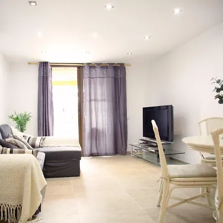 2 Min Walk To - Private Solarium