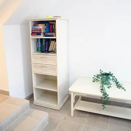 Дом отдыха 2 Min Walk To - Private Solarium Адехе