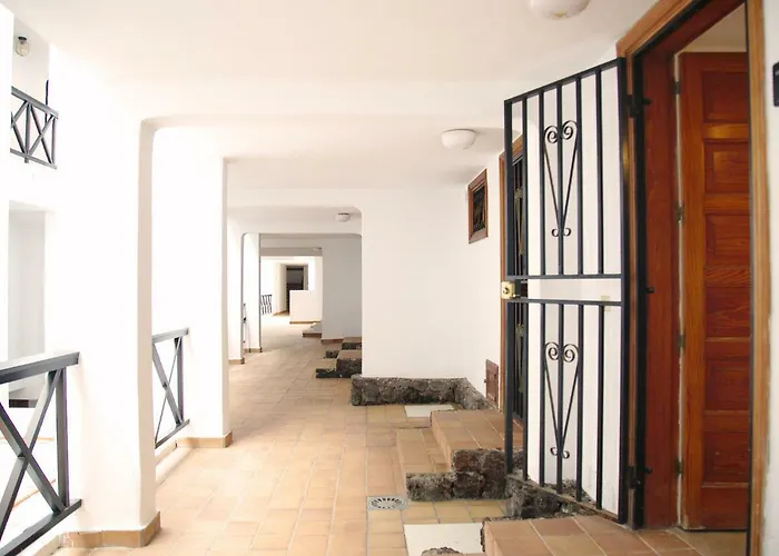 בית נופש 2 Min Walk To - Private Solarium אדחה