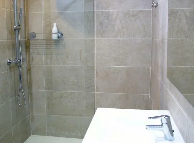 בית נופש 2 Min Walk To - Private Solarium *